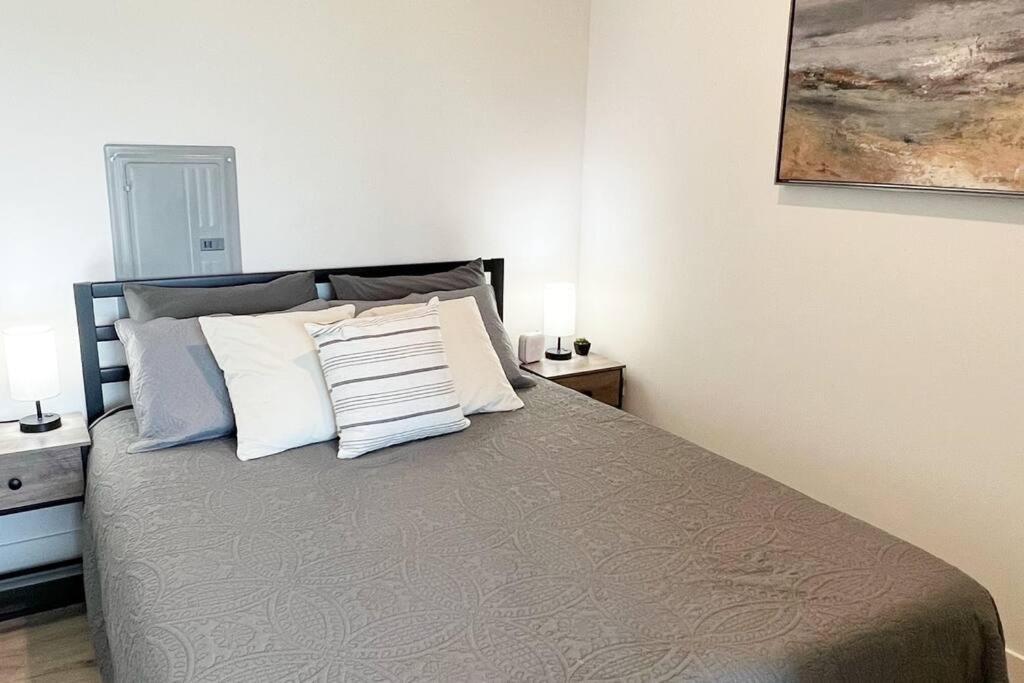 Studio Apartment, Queen Bed, Wifi, Kitchen, Washer & Dryer In Charlotte Bagian luar foto