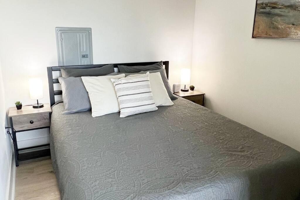 Studio Apartment, Queen Bed, Wifi, Kitchen, Washer & Dryer In Charlotte Bagian luar foto