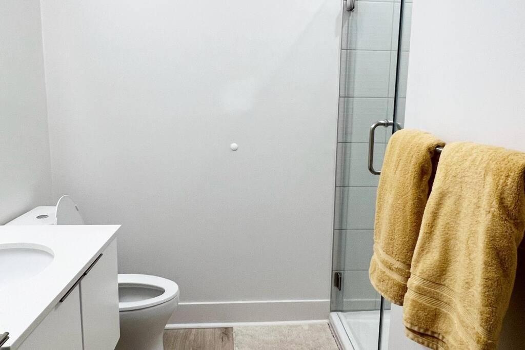 Studio Apartment, Queen Bed, Wifi, Kitchen, Washer & Dryer In Charlotte Bagian luar foto
