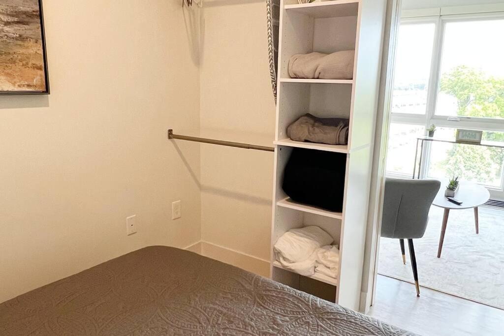 Studio Apartment, Queen Bed, Wifi, Kitchen, Washer & Dryer In Charlotte Bagian luar foto